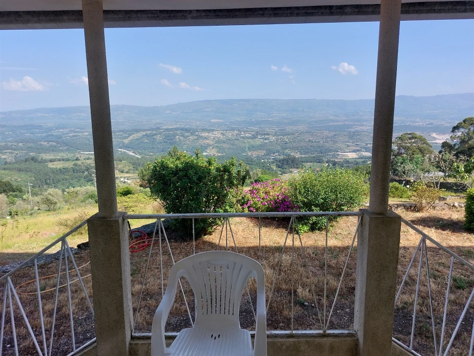 Moradia T4 para Venda em Infias Foto 10