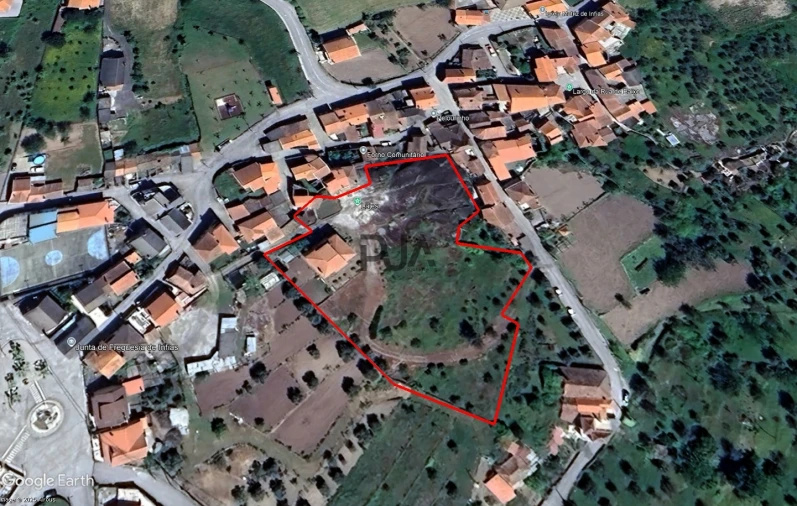 Moradia T4 para Venda em Infias Foto 27