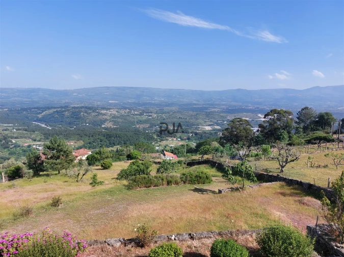 Moradia T4 para Venda em Infias Foto 26