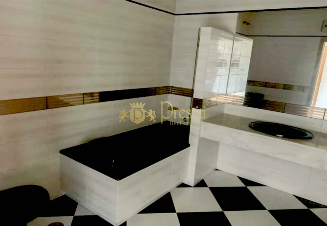 Moradia T4 para Venda em Azurem Foto 14