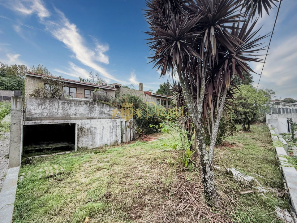 Moradia T4 para Venda em Azurem Foto 29