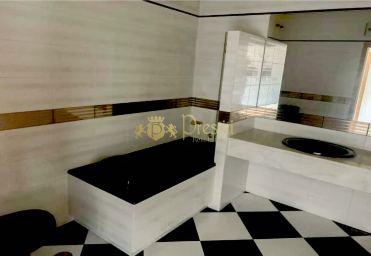 Moradia T4 para Venda em Azurem Foto 14