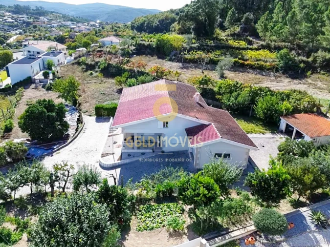 Moradia T3 para Venda em Sobrado e Bairros