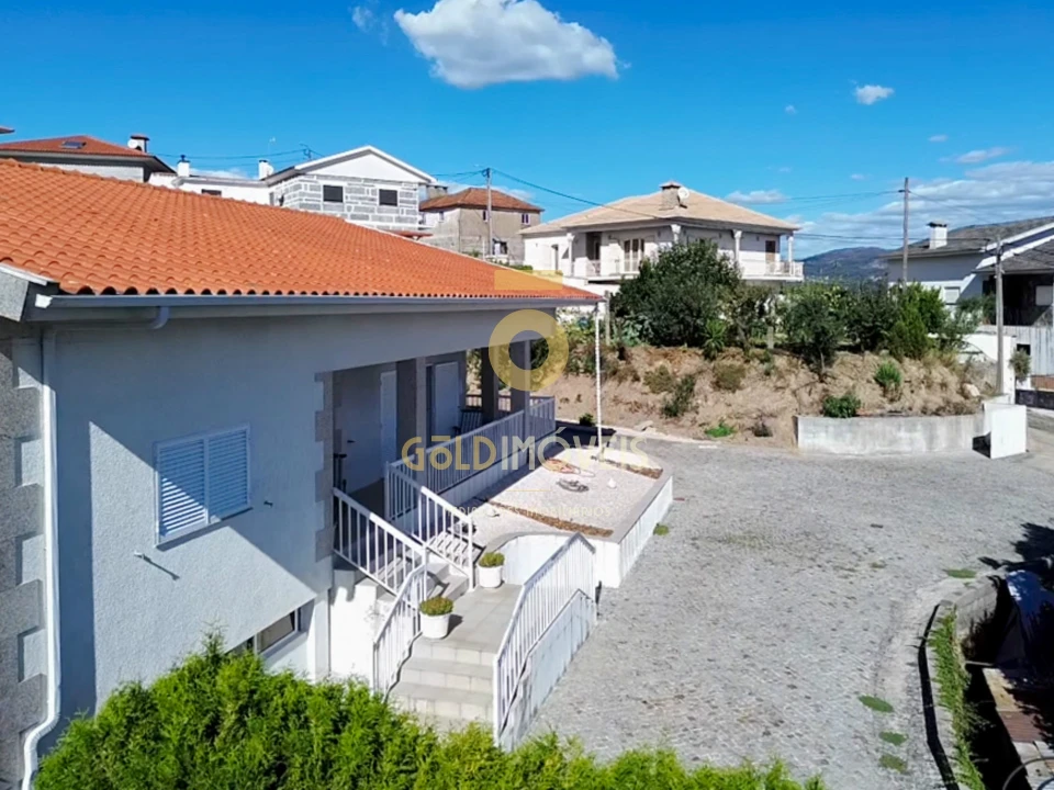 Moradia T3 para Venda em Sobrado e Bairros Foto 2