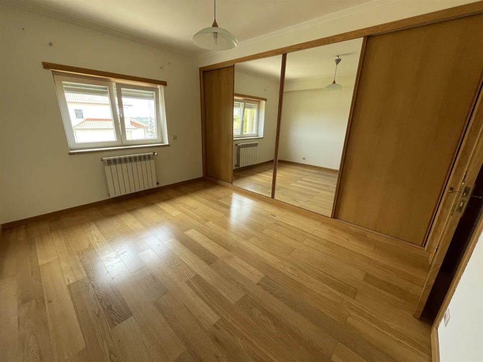 Moradia T4 para Venda em Seia, São Romão e Lapa dos Dinheiros Foto 8