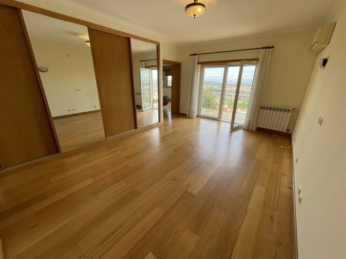 Moradia T4 para Venda em Seia, São Romão e Lapa dos Dinheiros Foto 17