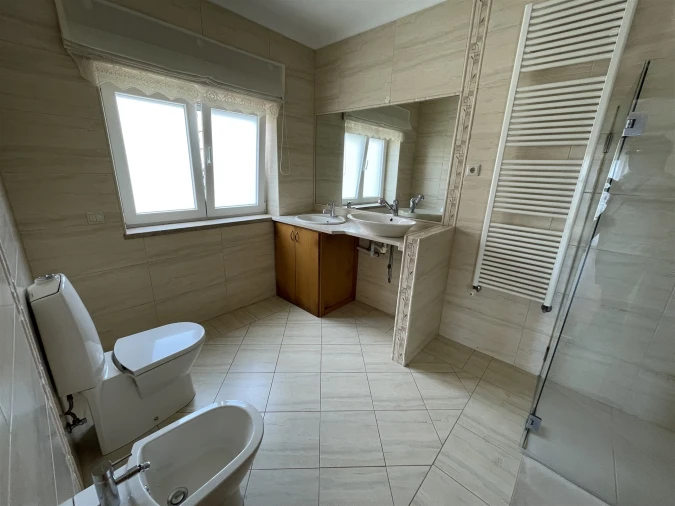 Moradia T4 para Venda em Seia, São Romão e Lapa dos Dinheiros Foto 16