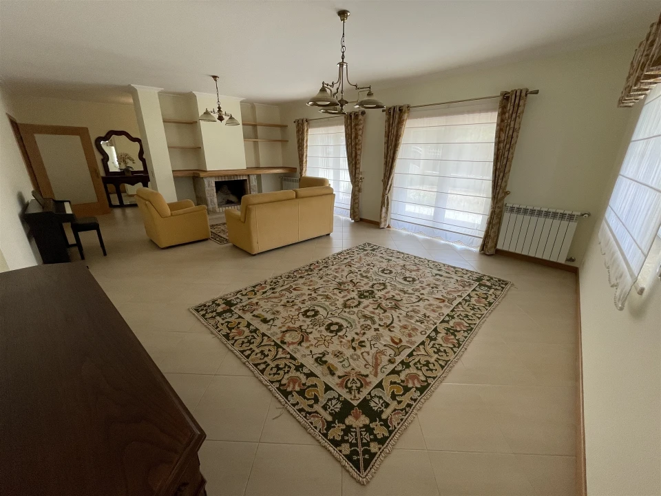 Moradia T4 para Venda em Seia, São Romão e Lapa dos Dinheiros Foto 3