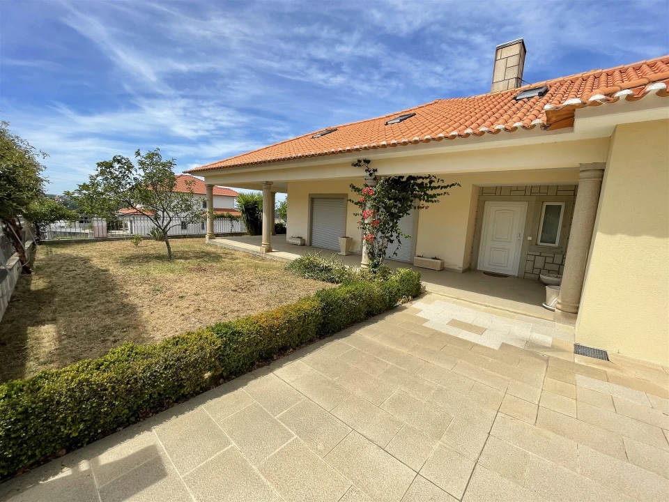 Moradia T4 para Venda em Seia, São Romão e Lapa dos Dinheiros Foto 23