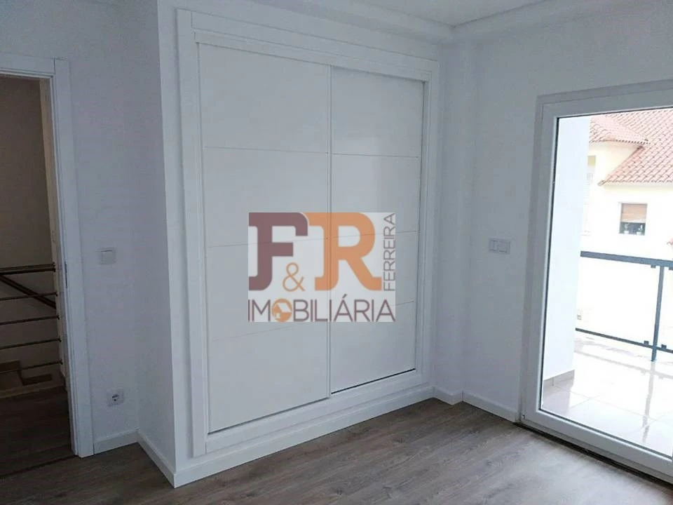 Moradia T4 para Venda em Sesimbra (Castelo) Foto 13