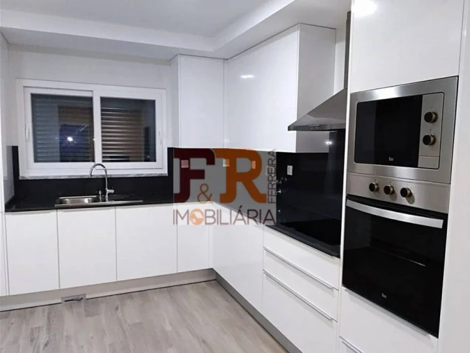 Moradia T4 para Venda em Sesimbra (Castelo) Foto 1