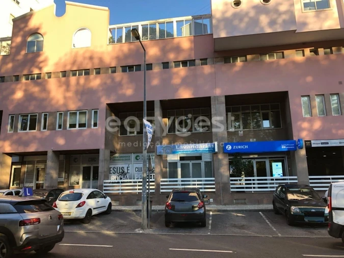 Loja para Arrendamento em Queluz e Belas Foto 2