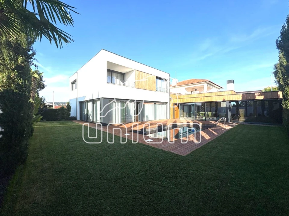 Moradia T3 para Venda em Alvarães Foto 3