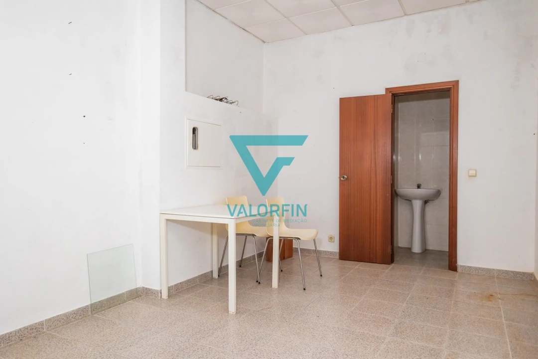 Loja para Arrendamento em Fatima Foto 3