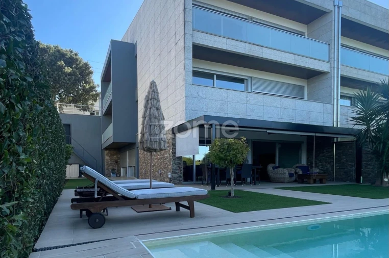 Moradia T4 para Venda em Palmeira Foto 3