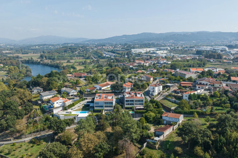 Moradia T4 para Venda em Palmeira Foto 46