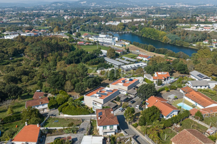 Moradia T4 para Venda em Palmeira Foto 45