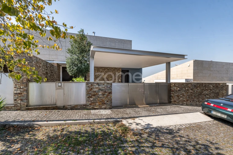 Moradia T4 para Venda em Palmeira Foto 36