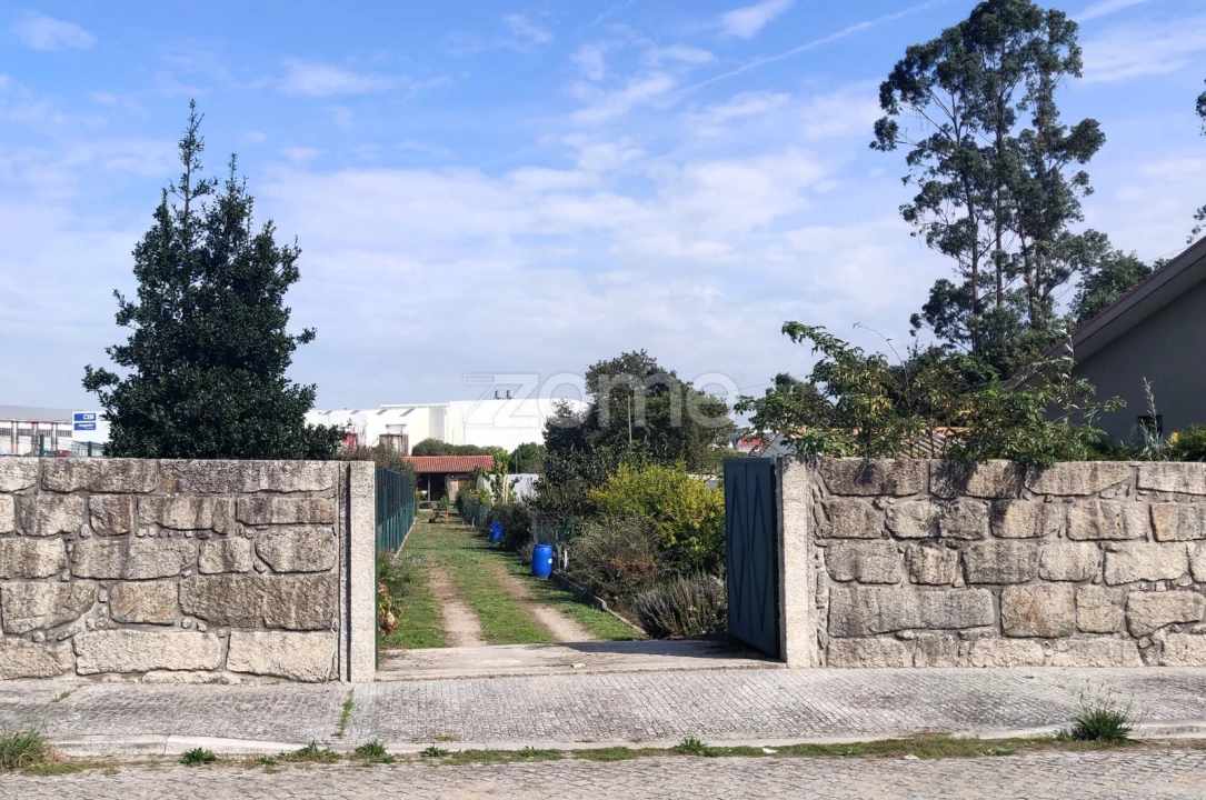 Terreno para Venda em Castêlo da Maia Foto 3