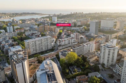 Apartamento T3 para Venda em Lordelo do Ouro e Massarelos
