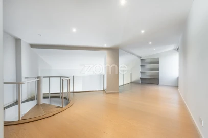 Apartamento T3 para Venda em Lordelo do Ouro e Massarelos