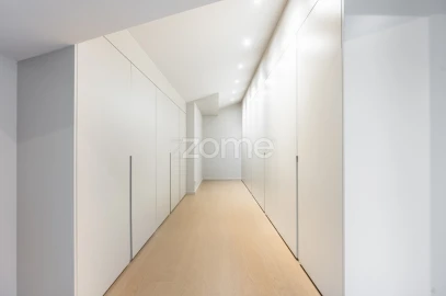 Apartamento T3 para Venda em Lordelo do Ouro e Massarelos