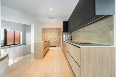 Apartamento T3 para Venda em Lordelo do Ouro e Massarelos