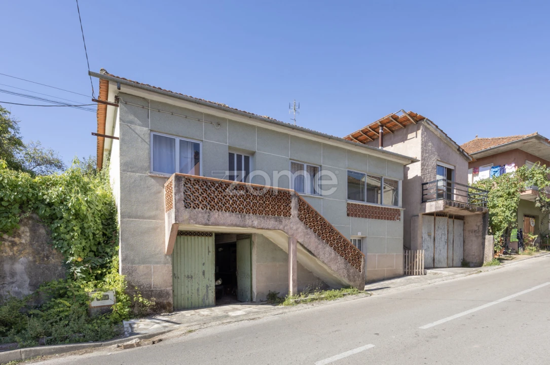 Moradia T4 para Venda em Santiago e São Simão de Litém e Albergaria dos Doze Foto 1