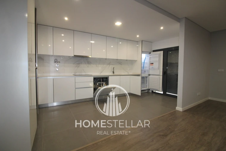 Apartamento T2 para Venda em Corroios Foto 2