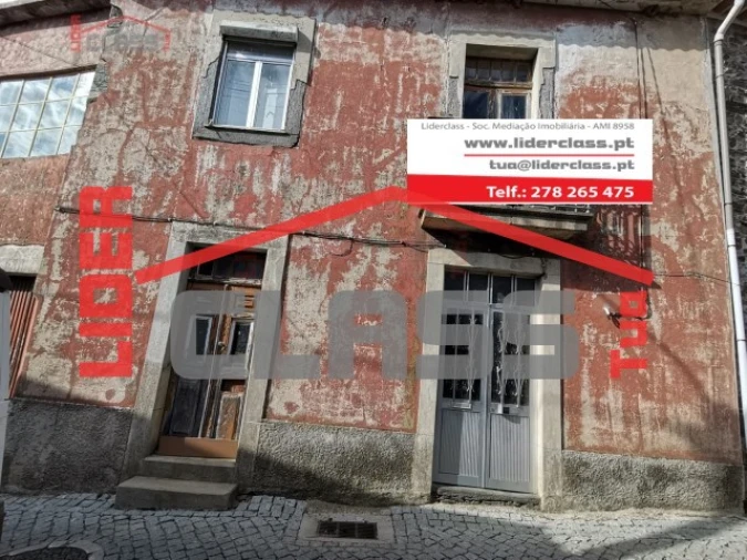 Moradia T3 para Venda em Poiares Foto 1