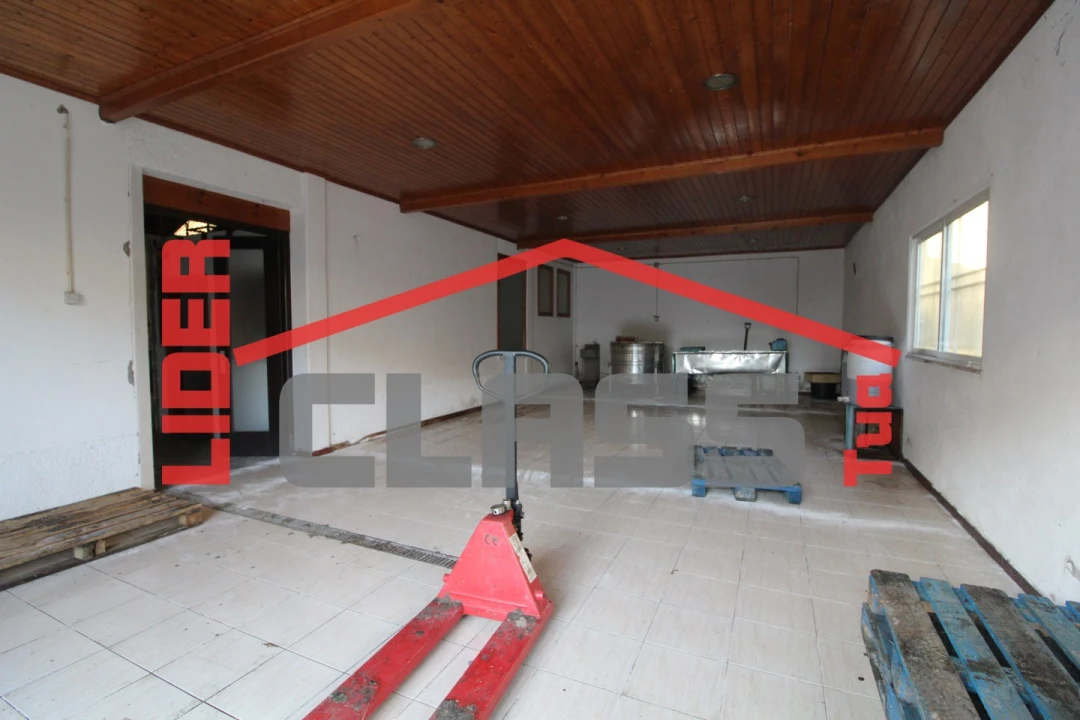 Armazém para Venda em Frechas Foto 16