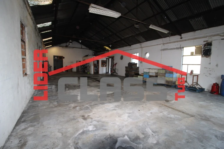 Armazém para Venda em Frechas Foto 4