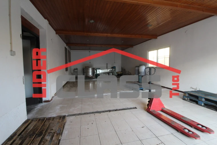 Armazém para Venda em Frechas Foto 14