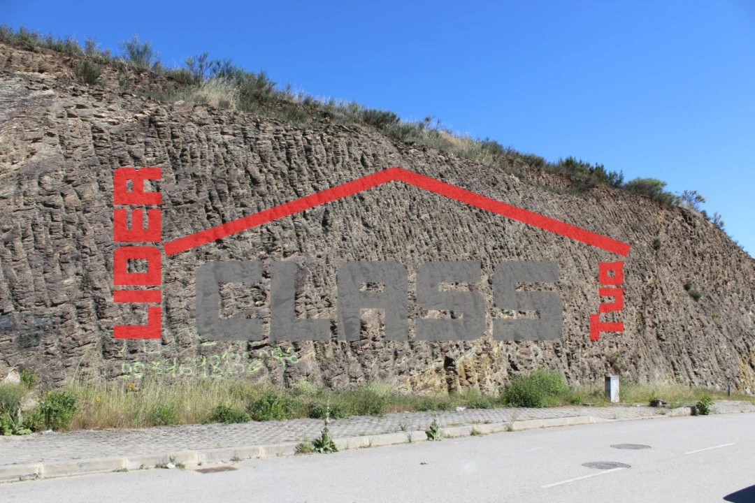 Terreno para Venda em Mirandela Foto 1