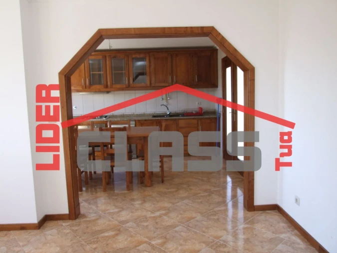 Moradia T2 para Venda em Vinhas Foto 4