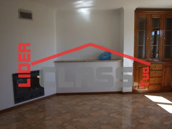 Moradia T2 para Venda em Vinhas Foto 5