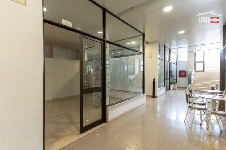 Loja para Arrendamento em Fatima Foto 1