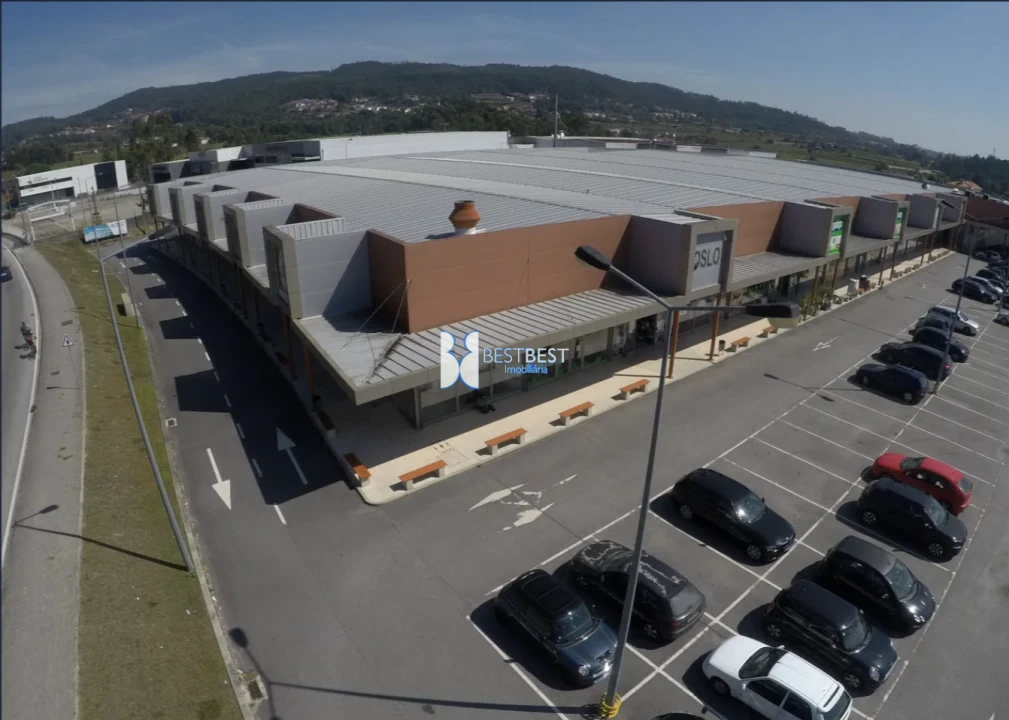 Loja para Arrendamento em Adães Foto 1