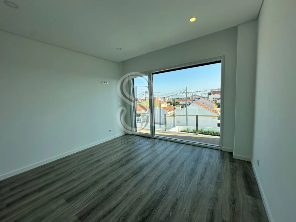 Moradia T3 para Venda em Charneca de Caparica e Sobreda Foto 31