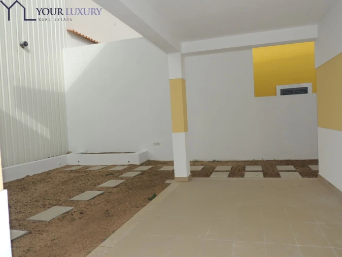 Moradia T3 para Venda em Mina de Água Foto 6