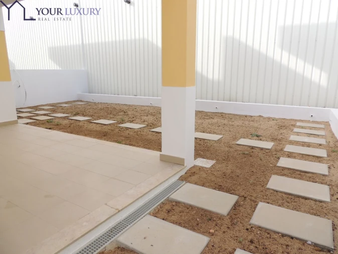 Moradia T3 para Venda em Mina de Água Foto 3