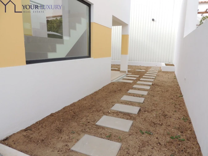 Moradia T3 para Venda em Mina de Água Foto 2