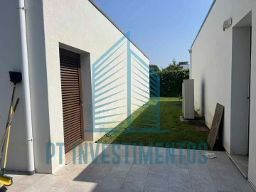 Moradia T5 para Venda em Santa Joana