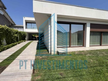 Moradia T5 para Venda em Santa Joana