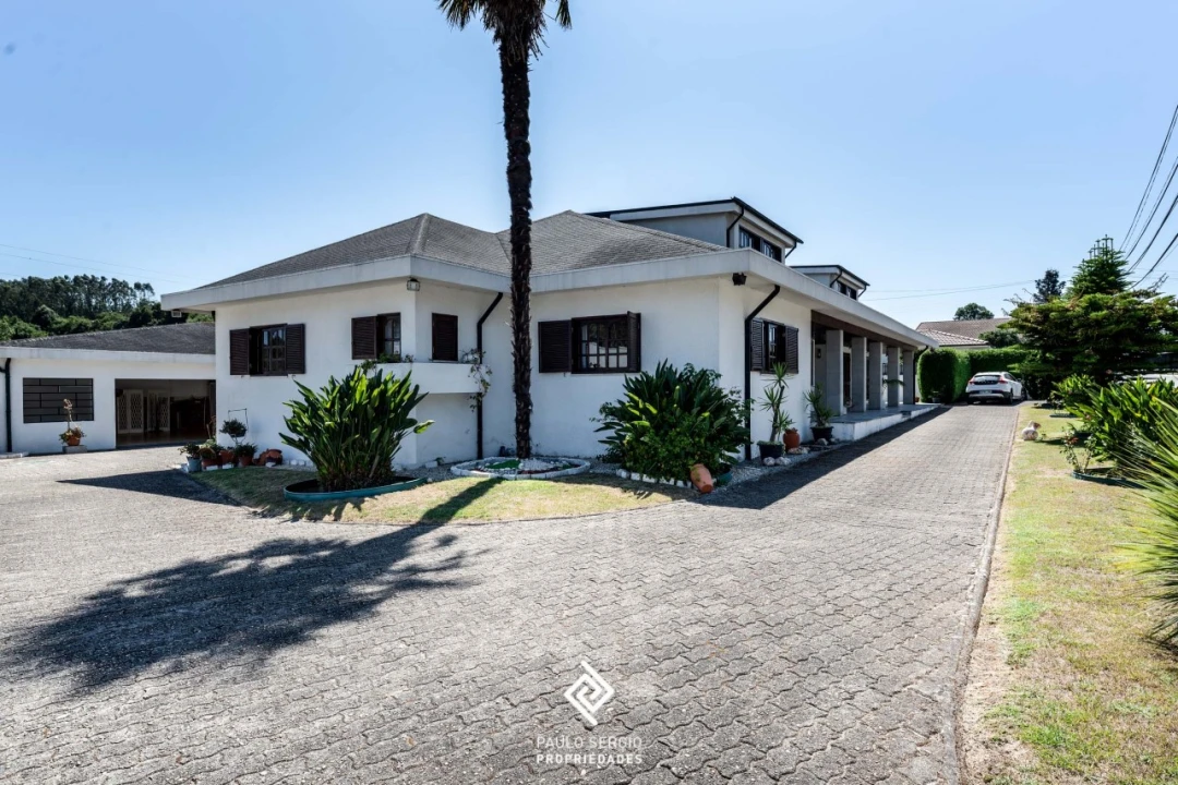 Moradia T6 para Venda em Pedroso e Seixezelo Foto 1