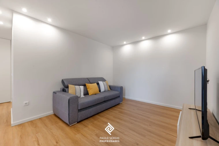 Apartamento T2 para Arrendamento em São Felix da Marinha Foto 8