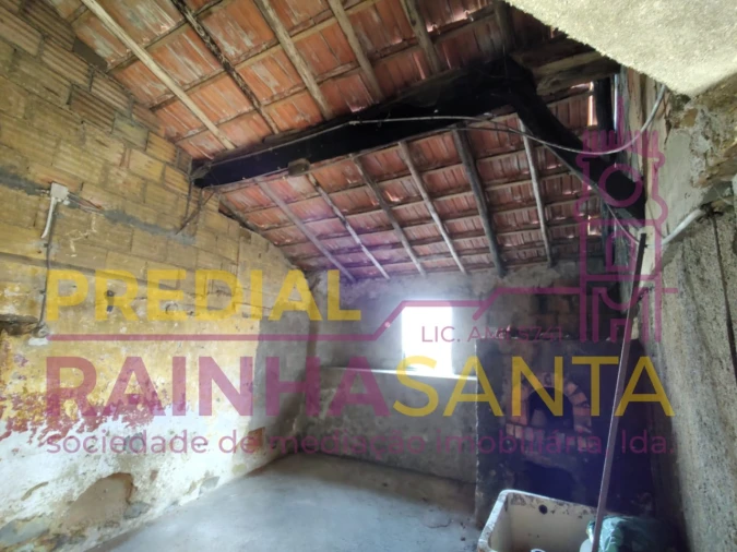 Moradia T3 para Venda em Ceira Foto 24