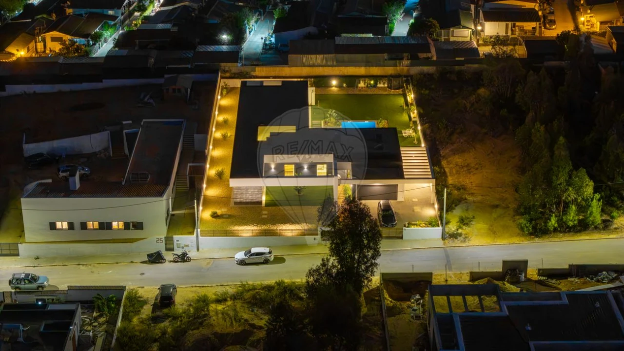 Moradia T4 para Venda em Fernao Ferro Foto 44