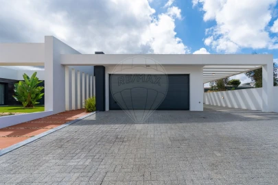 Moradia T4 para Venda em Fernao Ferro