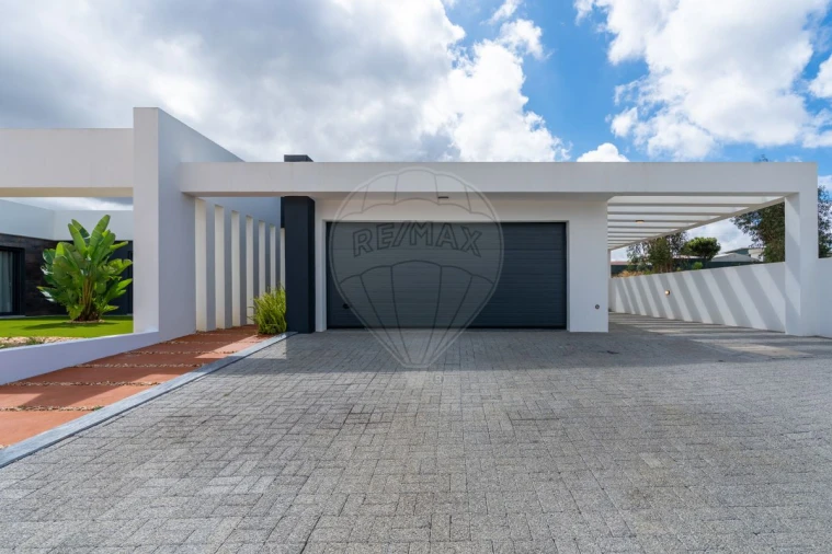Moradia T4 para Venda em Fernao Ferro